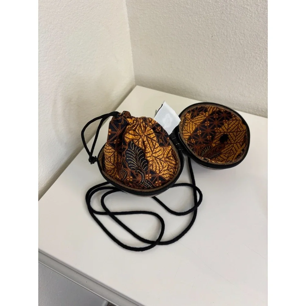 RARE Hilo Hattie Handmade Authentic Coconut Shell Bag Purse Batik Indonesia